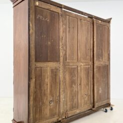 Trijų durų raudonmedžio rūbų spinta su veidrodžiu 73x219x202 cm