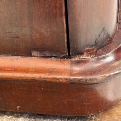 Trijų durų raudonmedžio rūbų spinta su veidrodžiu 73x219x202 cm