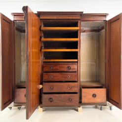 Trijų durų raudonmedžio rūbų spinta su veidrodžiu 73x219x202 cm