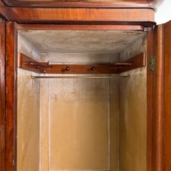 Trijų durų raudonmedžio rūbų spinta su veidrodžiu 73x219x202 cm