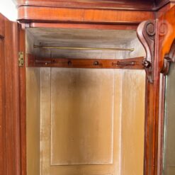 Trijų durų raudonmedžio rūbų spinta su veidrodžiu 73x219x202 cm