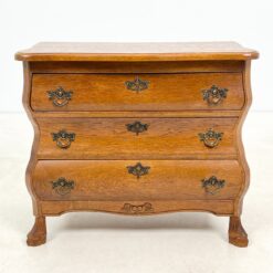Trijų stalčių ąžuolinė komoda su liūto kojomis 37,5x74,5x66 cm
