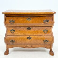 Trijų stalčių ąžuolinė komoda su liūto kojomis 37,5×74,5×66 cm
