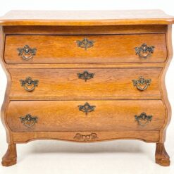Trijų stalčių ąžuolinė komoda su liūto kojomis 37,5×74,5×66 cm
