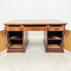 Raudonmedžio dvipusis rašomasis stalas 115x160x80 cm