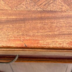 Raudonmedžio dvipusis rašomasis stalas 115x160x80 cm