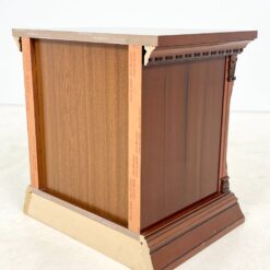 Itališkos “Camelgproup” riešutmedžio lukšto spintelės 2 vnt. kompl. 44x55x58 cm