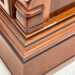 Itališkos “Camelgproup” riešutmedžio lukšto spintelės 2 vnt. kompl. 44x55x58 cm