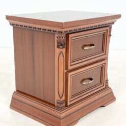 Itališkos “Camelgproup” riešutmedžio lukšto spintelės 2 vnt. kompl. 44x55x58 cm