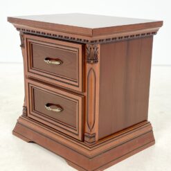 Itališkos “Camelgproup” riešutmedžio lukšto spintelės 2 vnt. kompl. 44x55x58 cm