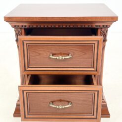 Itališkos “Camelgproup” riešutmedžio lukšto spintelės 2 vnt. kompl. 44x55x58 cm