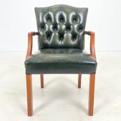 Chesterfield stiliaus riešutmedžio krėslas su oda 55x55x83 cm, 47 cm