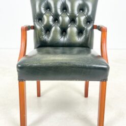 Chesterfield stiliaus riešutmedžio krėslas su oda 55x55x83 cm, 47 cm