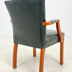 Chesterfield stiliaus riešutmedžio krėslas su oda 55x55x83 cm, 47 cm