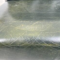 Chesterfield stiliaus riešutmedžio krėslas su oda 55x55x83 cm, 47 cm