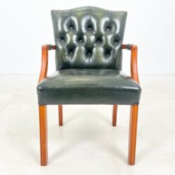 Chesterfield stiliaus riešutmedžio krėslas su oda 55x55x83 cm, 47 cm