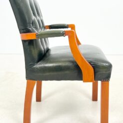 Chesterfield stiliaus riešutmedžio krėslas su oda 55x55x83 cm, 47 cm