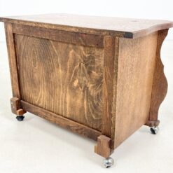 Ąžuolinė dviejų stalčių komodėlė ant ratukų 40x65x48 cm