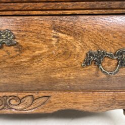 Ąžuolinė dviejų stalčių komodėlė ant ratukų 40x65x48 cm