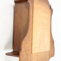 Pakabinama ąžuolinė spintelė su stiklu, lentynėle ir kabykla taurėms 23×61,5×70 cm