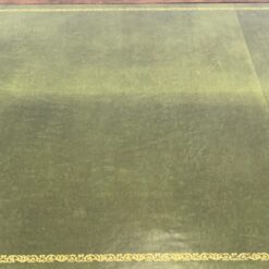 Angliško stiliaus raudonmedžio rašomasis stalas odiniu stalviršiumi 94,5×154,5×77 cm