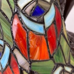 Tiffany stiliaus stalinis šviestuvas “Dama su povu” 25x24x65 cm