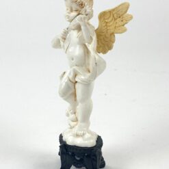 Plastikinė smuiku grojančio angelo statulėlė 6x7x14 cm