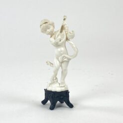 Plastikinė liutnia grojančio angelo statulėlė 5x7x15 cm