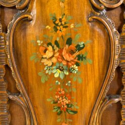 Prabangi barokinio stiliaus raižyta riešutmedžio rūbų spinta 63x122x212 cm