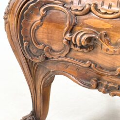 Prabangi barokinio stiliaus raižyta riešutmedžio rūbų spinta 63x122x212 cm