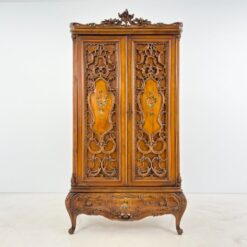 Prabangi barokinio stiliaus raižyta riešutmedžio rūbų spinta 63x122x212 cm