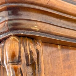 Prabangi barokinio stiliaus raižyta riešutmedžio rūbų spinta 63x122x212 cm