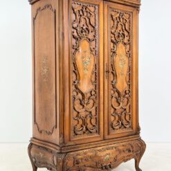 Prabangi barokinio stiliaus raižyta riešutmedžio rūbų spinta 63x122x212 cm