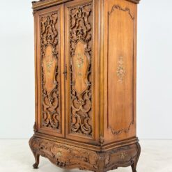 Prabangi barokinio stiliaus raižyta riešutmedžio rūbų spinta 63x122x212 cm