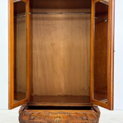 Prabangi barokinio stiliaus raižyta riešutmedžio rūbų spinta 63x122x212 cm