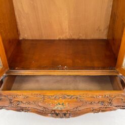 Prabangi barokinio stiliaus raižyta riešutmedžio rūbų spinta 63x122x212 cm