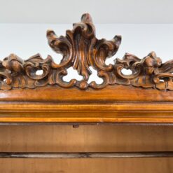 Prabangi barokinio stiliaus raižyta riešutmedžio rūbų spinta 63x122x212 cm