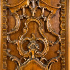 Prabangi barokinio stiliaus raižyta riešutmedžio rūbų spinta 63x122x212 cm