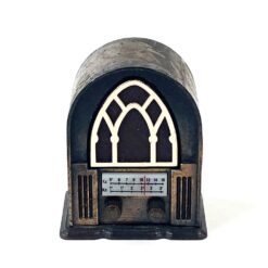 Vintažinis PlayMe drožtukas – senovinio radijo imtuvo imitacija 3×4,5×5 cm