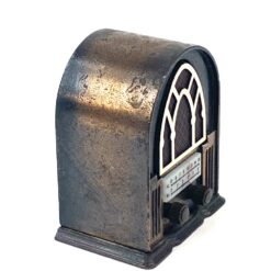 Vintažinis PlayMe drožtukas – senovinio radijo imtuvo imitacija 3×4,5×5 cm