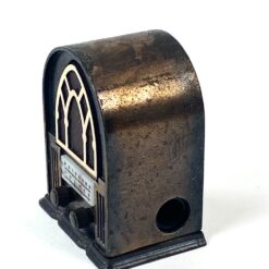 Vintažinis PlayMe drožtukas – senovinio radijo imtuvo imitacija 3×4,5×5 cm