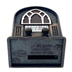 Vintažinis PlayMe drožtukas – senovinio radijo imtuvo imitacija 3×4,5×5 cm