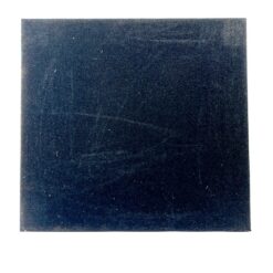 Medinė vitrininė dėžutė atverčiamu dangčiu su stiklu 40,5x44x18 cm