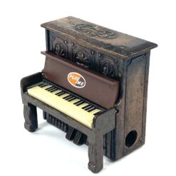 Vintažinis PlayMe drožtukas – senovinio pianino imitacija 4x6x6 cm