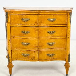 Riešutmedžio lukšto komoda su žalvario apdailomis 44,5x89x80 cm