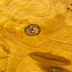 Riešutmedžio lukšto komoda su žalvario apdailomis 44,5x89x80 cm