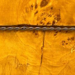 Riešutmedžio lukšto komoda su žalvario apdailomis 44,5x89x80 cm