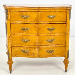 Riešutmedžio lukšto komoda su žalvario apdailomis 44,5x89x80 cm