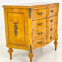 Riešutmedžio lukšto komoda su žalvario apdailomis 44,5x89x80 cm