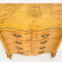 Riešutmedžio lukšto komoda su žalvario apdailomis 44,5x89x80 cm